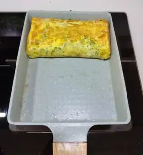 Make Egg rolls step 4