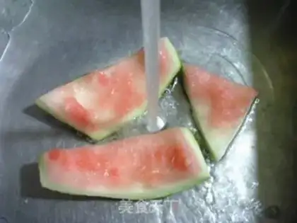 Make Watermelon peeled white step 1