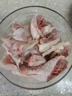 Make Chicken with red mushrooms step 0