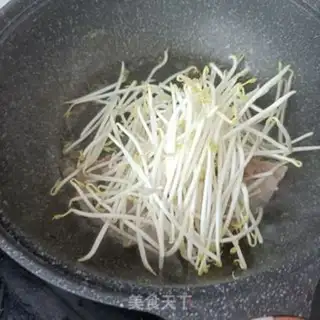 Make Golden ham and green bean sprouts step 8