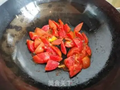 Make Autumn tomato fried eggs step 5