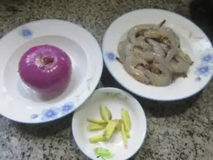 Make Sea prawn onions step 0