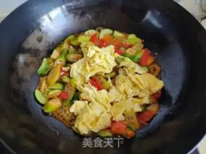 Make Autumn tomato fried eggs step 7