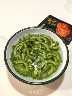 Make Hot cabbage with bitter melons step 0