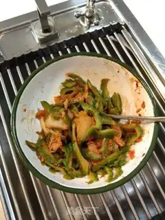 Make Hot cabbage with bitter melons step 3
