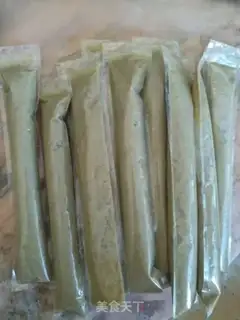Make Green bean-cow milk popsicle step 3