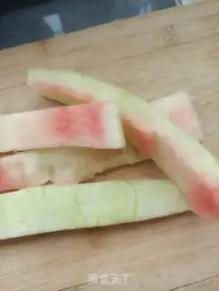 Make Beef fried watermelon step 1