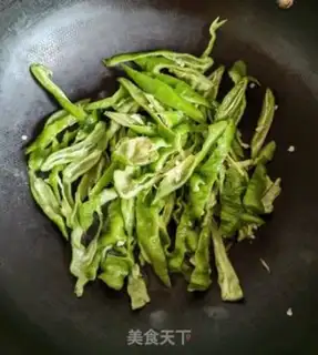 Make Green peppers and eggs step 2