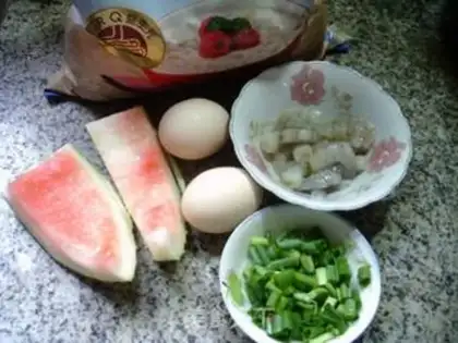Make Watermelon prawn oatmeal step 0