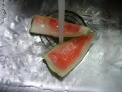 Make Watermelon prawn oatmeal step 1