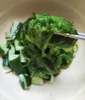 Make A cucumber with seaweed step 3