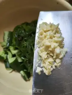 Make A cucumber with seaweed step 4