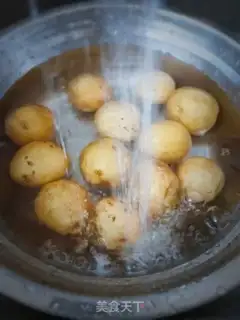 Make Spicy black pepper potatoes step 1