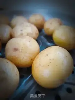Make Spicy black pepper potatoes step 2