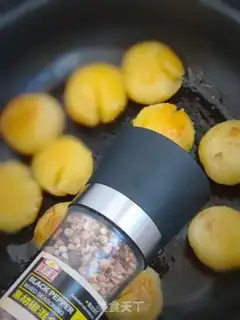Make Spicy black pepper potatoes step 6