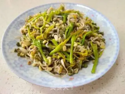 Make The green bean sprouts step 8