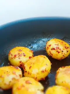 Make Spicy black pepper potatoes step 7