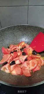 Make Black-eared eggs and tomatoes step 6