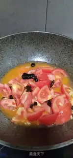 Make Black-eared eggs and tomatoes step 7