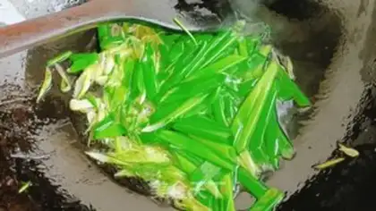 Make Onion noodles step 1