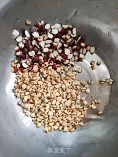 Make Little white melon, bone soup step 1