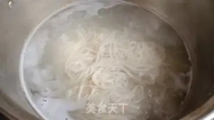 Make Onion noodles step 8