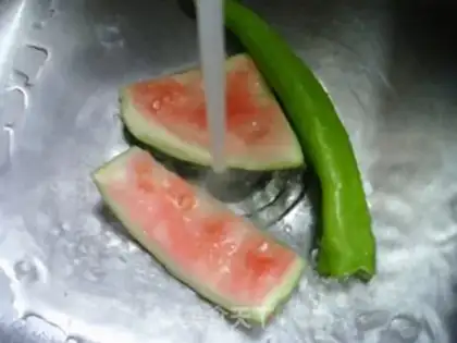 Make Green pepper for watermelon step 1