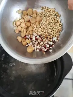 Make Little white melon, bone soup step 4