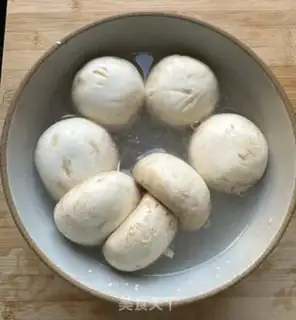 Make Mouthed chicken chest step 1