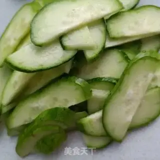 Make cucumber beef step 1