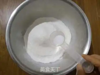 Make A yeast-based creamed raisins scon step 2