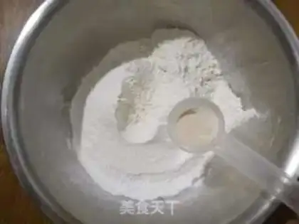 Make A yeast-based creamed raisins scon step 3