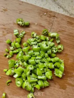 Make Pepper with golden needles and mushrooms step 4