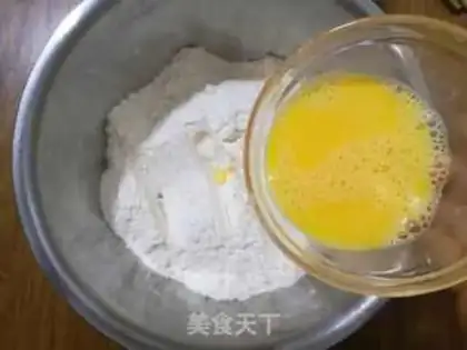 Make A yeast-based creamed raisins scon step 5