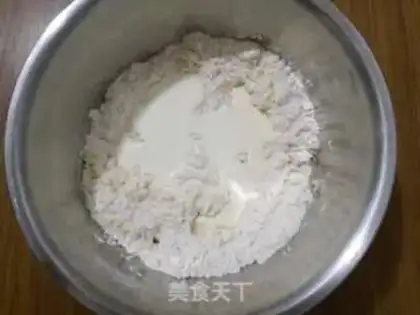 Make A yeast-based creamed raisins scon step 6