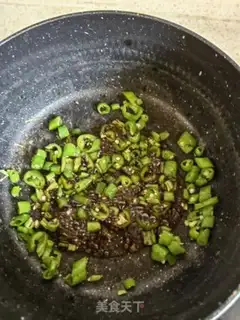 Make Pepper with golden needles and mushrooms step 6