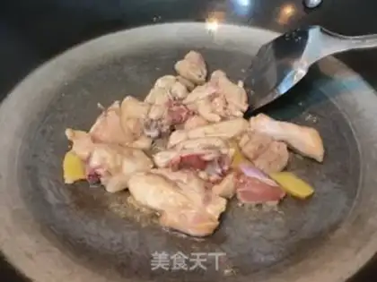 Make Wood and onion fried rooster step 5