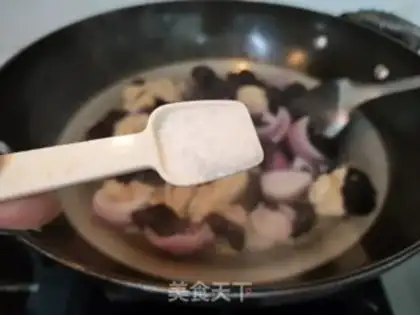 Make Wood and onion fried rooster step 7