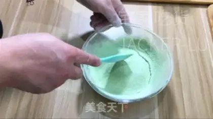 Make Cream of tea, butter, pretzels step 4