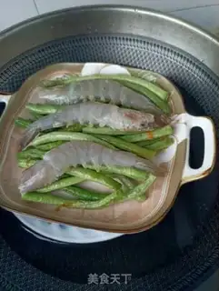 Make Garlic shrimp steam beans step 2