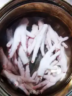 Make Red burning pig hoof step 0