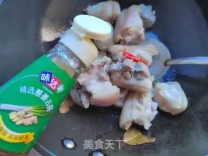 Make Red burning pig hoof step 4