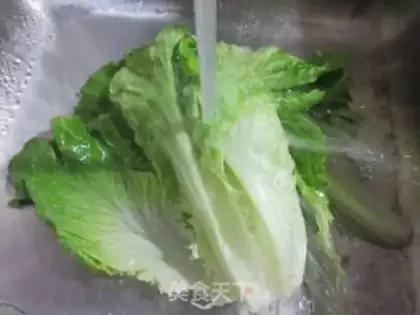 Make Roasted sausage eggs and lettuce step 1