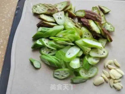 Make Autumn fried meat step 1