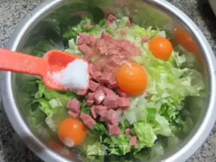 Make Roasted sausage eggs and lettuce step 3