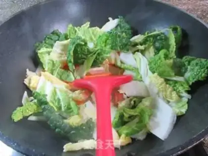 Make The yellow cabbage cooks a tart carrot step 1