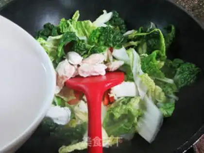 Make The yellow cabbage cooks a tart carrot step 2