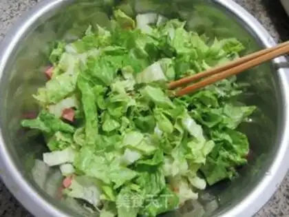 Make Roasted sausage eggs and lettuce step 4