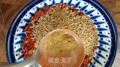 Make Homemade pepper oil step 4