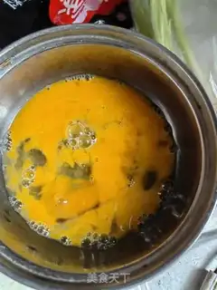Make Tomato fried eggs step 1